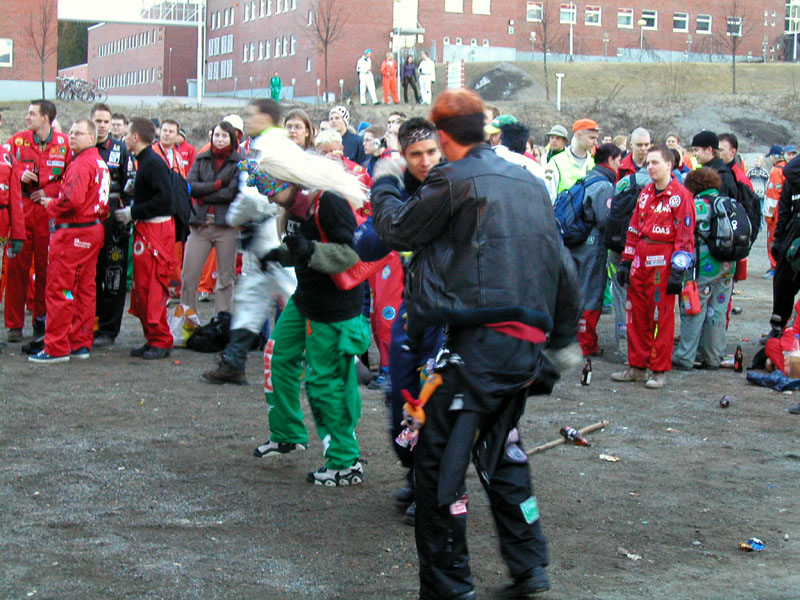 2003_04_29-20_27_33